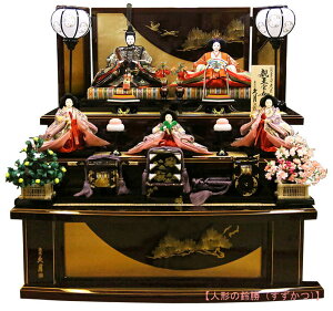 送料無料 久月監製 二世光匠作 雛人形 京九番親王 芥子官女 久月オリジナル頭 衣装着五人揃い 木製三段飾り 【親王官女揃】 〈雛祭り ひなまつり 初節句 衣裳着 ひな人形 お