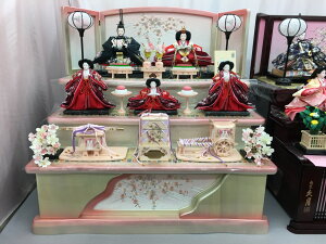 送料無料 平安豊久作 雛人形 衣装着五人揃い 木製三段飾り 【桜小町】 〈平安豊久ひな人形 お雛飾り おひな飾り おひなかざり お内裏様 お殿様 お姫様 雛祭り ひなまつり 三月三日