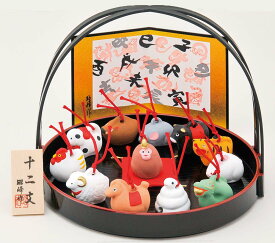 お正月飾り　新春、開運招福の縁起物！　豪華十二支・十二獣、福招き飾り豆福鈴・土鈴　愛らしく仲睦まじい、子（鼠）、丑（牛）、寅（虎）、卯（兎）、辰（龍）、巳（蛇）、午（馬）、未（羊）、申（猿）、酉（鶏）、戌（犬）、亥（猪）の置物セットです。