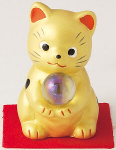とってもかわいい開運招福の縁起物! 陶器製 水晶風ガラス玉持ち 風水金運招き猫 金色 高さ6.7cm まねきねこ Feng Shui Beckoning Cat Maneki Neko