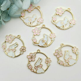 桜とウサギ・ネコさんのサークル型チャーム★かわいいアンティークチャーム サクラ さくら うさぎ ねこ 猫 兎 エナメル 花 フラワー