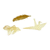 高品質メタルチャーム 透かしパーツ 折り鶴や金魚などの和柄 とても薄い高品質な銅製です！葉っぱ リーフ…