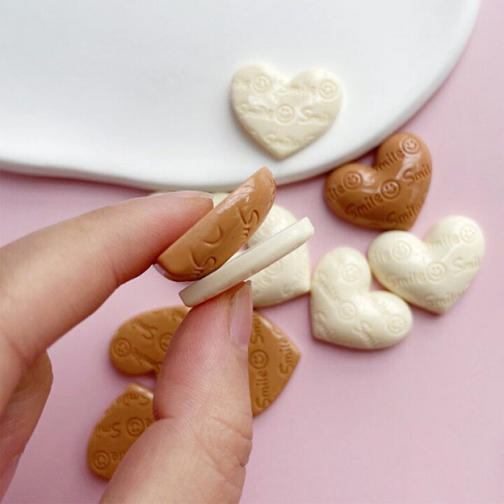 スマイルな絵柄の入ったハート形チョコレート 5個セット☆ミルクチョコとホワイトチョコから選べます☆スイーツデコパーツ 貼り付け用 デコパーツのデコちゃん! *デコパーツ*ハートチョコ