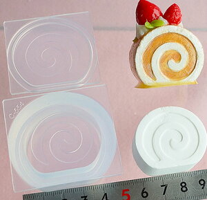 (sn455) シリコンモールド ロールケーキ 38mm×32mm ミニチュア 食玩 フード スイーツ 食玩 レジンや樹脂粘土でのフェイクフード作り フェイクスイーツ