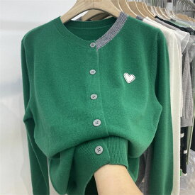 レディースカーディガン 秋先取り　秋服　流行服　配色カーディガン　ハートワンポイント　おしゃれ服　ニット　グレー・緑・白　三色展開　フリーサイズ　プルオーバー