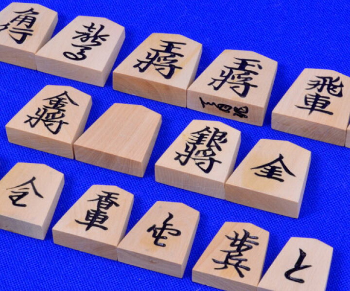楽天市場】将棋駒 黄楊上彫駒 駒箱付き ※指し味を楽しめる駒として昭和 