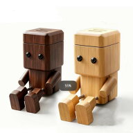 【送料無料】車 芳香剤 木製 アロマディフューザー ロボット かわいい 脚を振る クリップ式 車用 カーデ…