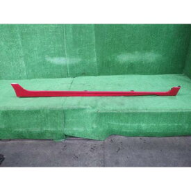 【中古】 フィット GP6 右サイドステップ・サイドスポイラー ハイブリッド Sパッケージ 4WD 71800-T5B-003ZB R81