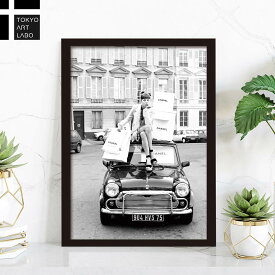 額入りアートパネル With car モノクロ ハイブランド A4サイズ Fashion Photography series パリで買い物 ココ シャネル ショッピングガール 壁掛け 写真アート おしゃれ 韓国