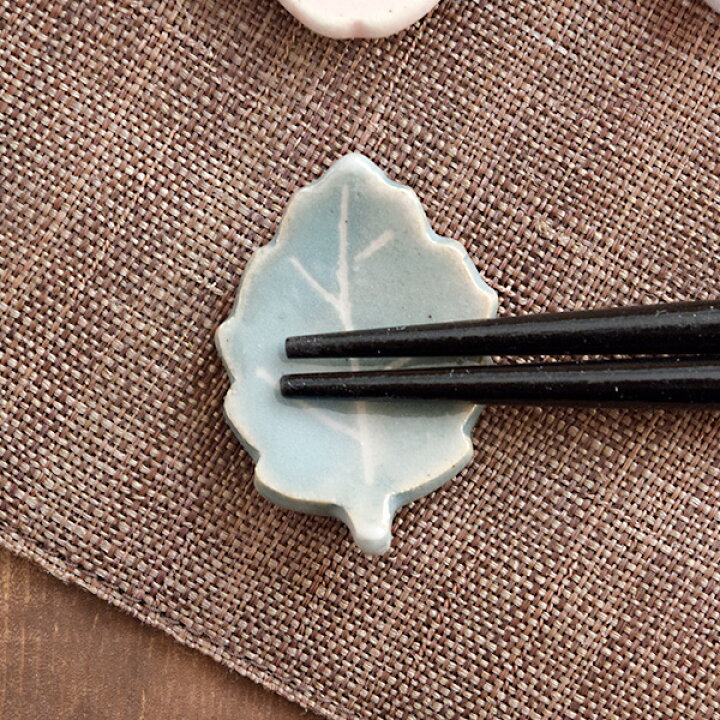 楽天市場】箸置き 花型 貫入 日本製 はしおき はし置き 箸おき カトラリーレスト 和食器 かわいい箸置き 和の箸置き 卓上小物 和風 和カフェ カフェ食器 花型 桜 桔梗 梅 葉っぱ かわいい おしゃれ モダン【ゆうパケット対象】 : EAST table 旧:TABLEWARE EAST 楽天市場】箸置き 花型 貫入 日本製 はしおき はし置き 箸おき カトラリーレスト 和食器 かわいい箸置き 和の箸置き 卓上小物 和風 和カフェ カフェ食器 花型 桜 桔梗 梅 葉っぱ かわいい おしゃれ モダン【ゆうパケット対象】 : EAST table 旧:TABLEWARE EAST
