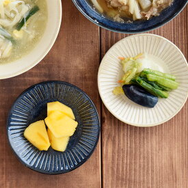 【2000円OFFクーポン 12/13 10:00〜12/15 23:59】和食器 豆皿 小皿 11センチ 彫十草 おしゃれ プレート お皿 皿 醤油皿 薬味皿 漬物皿 珍味皿 フルーツ皿 小さいお皿 カフェ食器 カフェ風 モダン シック かわ