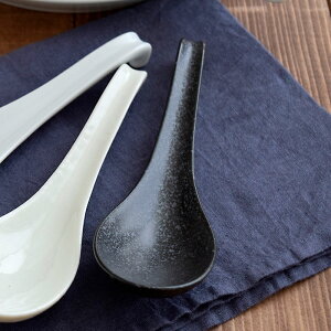 【200円クーポン 10/30 0:00〜】大きめひっかけレンゲ れんげ レンゲ 蓮華 スプーン 和食器 白い食器 黒い食器 鍋小物 カトラリー 陶製スプーン 中華食器 おしゃれ カフェ風 カフェ食器 シンプ