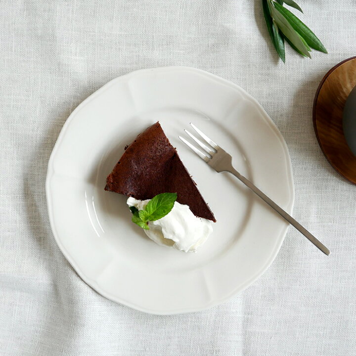 楽天市場 ケーキ皿 19cm フリル ニューボーンプレート おしゃれ 洋食器 お皿 皿 食器 中皿 取り皿 ケーキ皿 サラダ皿 デザートプレート パン皿 カフェ風 カフェ食器 デザート皿 シンプル 上品 おもてなし 来客用 食器専門店テーブルウェアイースト