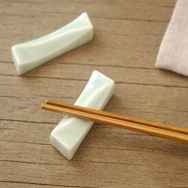 【最大2000円OFFクーポン 8/4 20:00〜8/11 1:59】（ささなみ鶸）箸置き和食器 キッチン雑貨 四角い箸置き はしおき カトラリーレスト グリーン かわいい おしゃれ カフェ風 来客用 おしゃれ【メール便対象】