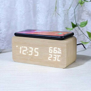 デジタル目覚まし時計 木製置き時計 LED時間表示3目覚まし時計設定 USB給電 湿度と温度検出電子時計、寝室、ベッドサイドテーブル、机、オフィス、子供、家族に適しています スマホ充電 デ