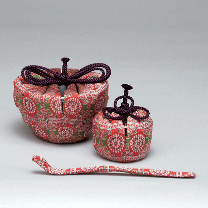 茶道具 茶箱 三つ組仕服 正絹 蜀江錦 裏千家 新品 【公式通販】