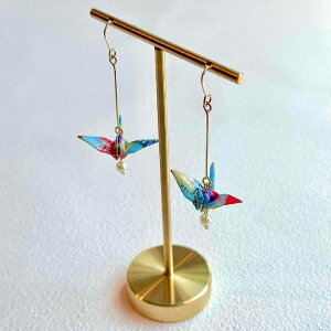 Atelier R 折り鶴ピアス(華)【日本製・ハンドメイド】折り鶴ピアス ピアス アクセサリー 友禅和紙 プレゼント 箱入 鶴 折り鶴 和風 京都 折り紙 袴 卒業式 着物 入学式 和小物 成人式 振袖 浴衣