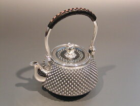 銀製茶器・茶道具純銀　霰（あられ）急須大野芳光作