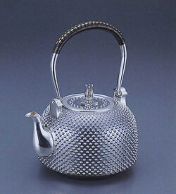 銀製茶器・茶道具純銀製　釜型　霰（あられ）銀瓶大野芳光作