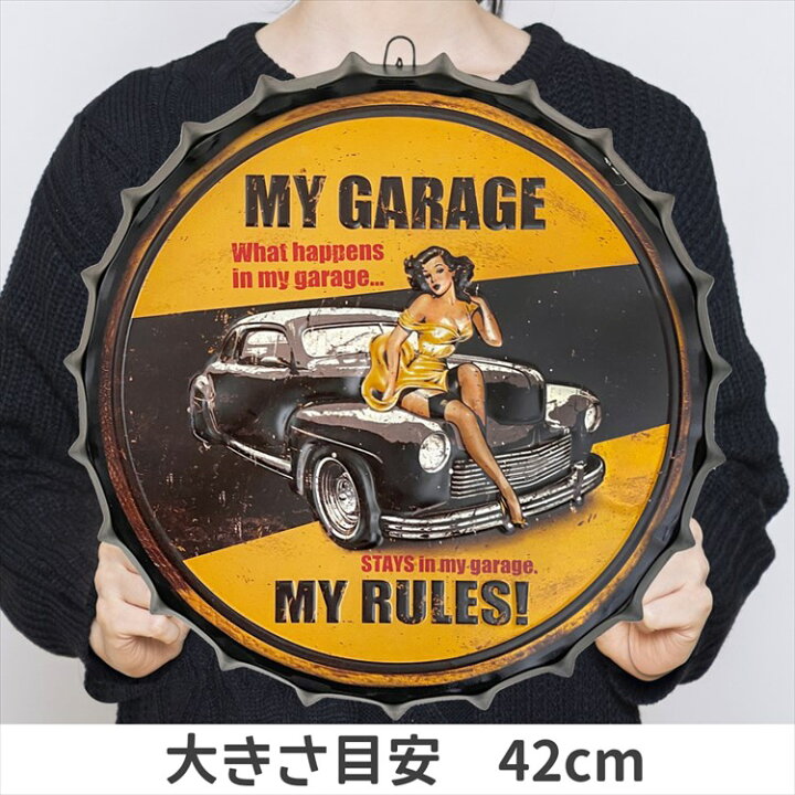楽天市場 ブリキ看板 42eu ガレージm ポスター 絵 男前インテリア アートパネル 自動車 アメ車 車庫 セクシーガール イラスト おしゃれ 黄色 ビンテージ風 ヴィンテージ風 アメリカン雑貨 玄関 部屋 円形 王冠型 丸型 凸凹 40cm 大きい 大型 ブリキ看板 アート 太陽