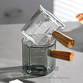 2個セット 120ml ミルクピッチャー ミルクジャグ 小型 計量カップ耐熱ガラス 目盛り付き 斜め注ぎ口 飛散防止 簡単に注ぐ 木製ハンドル 火傷防止 コーヒーピッチャー 液体用計量カップ ミニ測定カップ デザート ディップソース ラテアート 前菜 調味料