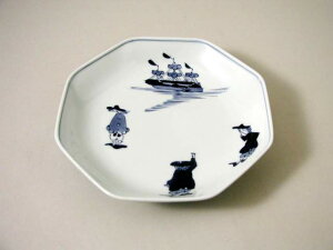 【有田焼】【青花】【しん窯】三人異人と帆船正八角7寸皿 【ギフト】【贈答品】 南蛮人 異人柄 和食器 手書き 手描き 染付 藍色 かわいい