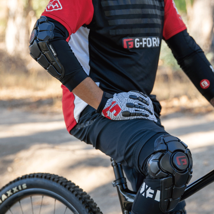 楽天市場】30％OFF セール特価【G-FORM】PRO-X3 ニーパッド 膝パッド 膝当てプロテクター サポーターコンプレッションプロテクター  サポーターコンプレッション衝撃吸収 衝撃減衰 防水 丸洗い可能スマートフレックスパッド アメリカ製 : Takis Select