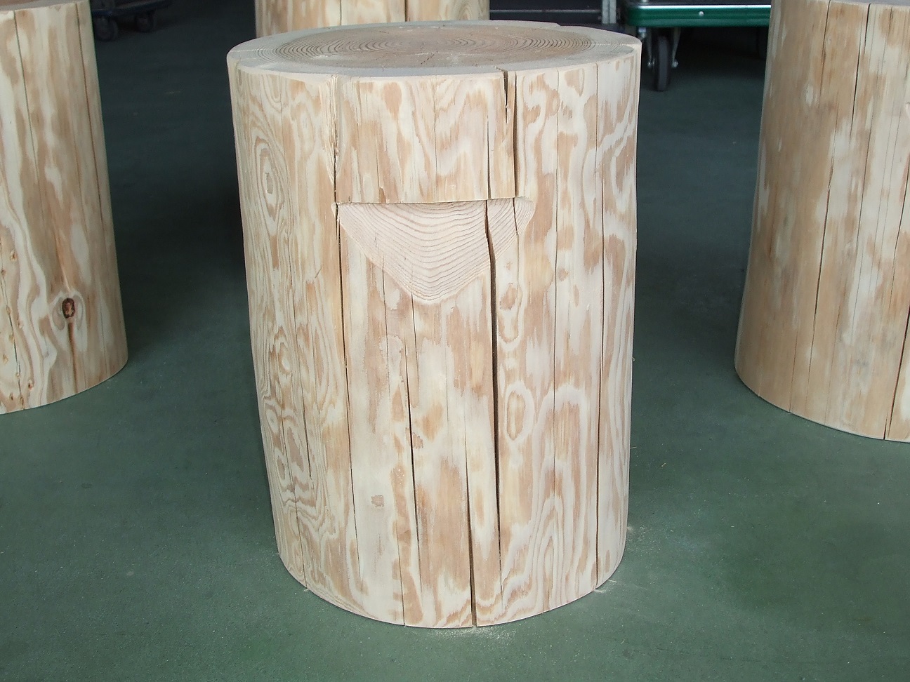 杉 丸太椅子 取手付 丸太 いす スツール 直径約30〜35cm 高さ45cm １脚 | 瀧商店