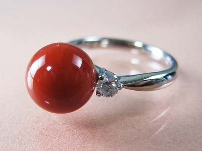 血赤珊瑚 指輪 ぷちダイヤモンド付プラチナ リング （のし等ギフト対応無料） 9.25mmの血赤サンゴ 無染色さんご 9号（7-13号は無料サイズ直し）Pt900