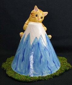 すみ田理恵 作富士山登頂貯金箱猫の焼き物たち皿や器や招き猫