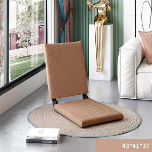 �肽���݈֎q�ӂ��҂̃\�t�@�[���̃x�b�h�̏�̔w������֎q�Q���̃x�����_���t���a���J�W���A���`�F�A