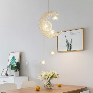 ペンダントライト ムーンライト LED対応 5灯 三日月型 月光 工事不要 取付簡単 G4電球付き 天井照明 室内灯 吊り下げ式 おしゃれ かわいい 寝室 北欧 装飾 ギフト 月と星のデザイン [ノーマル