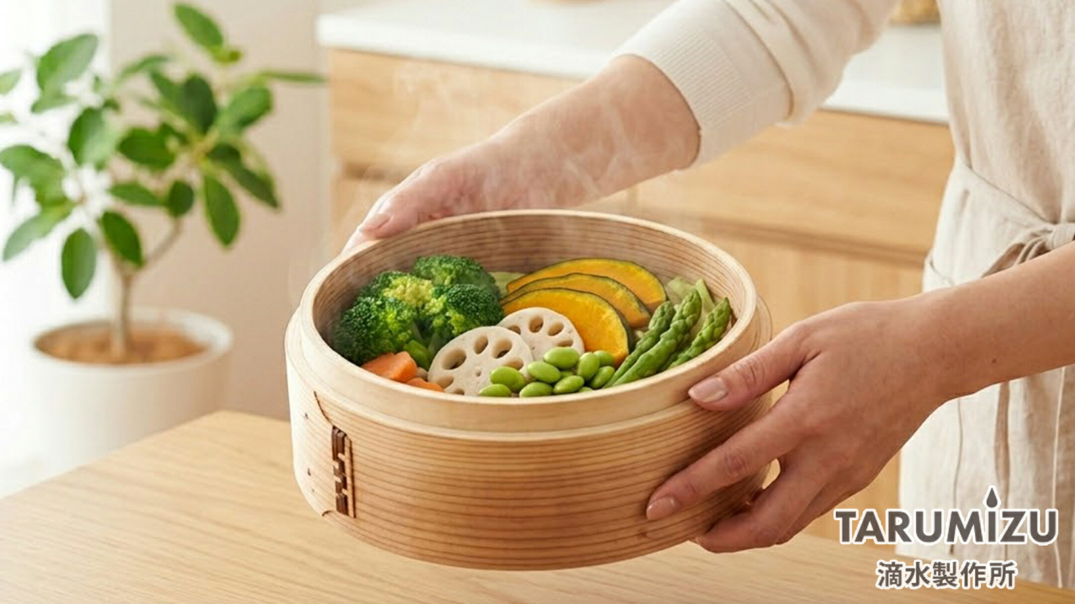 蒸篭のひび割れは、暮らしを重ねた証