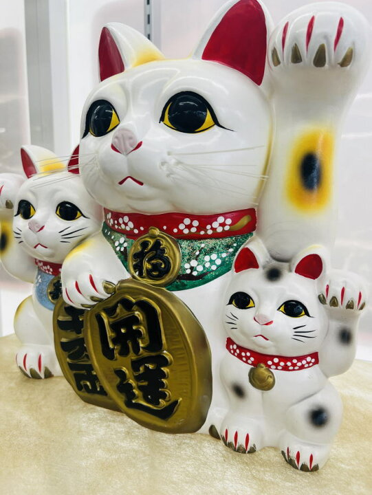 楽天市場】【送料無料】常滑焼 白三匹猫 招き猫（貯金箱）10号 親子 高 