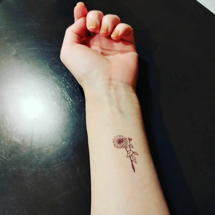 楽天市場 Tuzuru タトゥーシール ステッカー スマホケース Tattoo Sticker かわいい 花 白黒 おしゃれ ワンポイント ファッション チューリップ バラ カーネーション 送料無料 ポスト投函 A Tuzuru楽天市場店