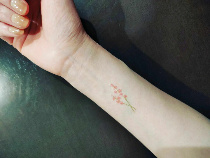 楽天市場 Tuzuru タトゥーシール ステッカー スマホケース Tattoo Sticker かわいい 花 白黒 おしゃれ ワンポイント ファッション チューリップ バラ カーネーション 蝶々 送料無料 ポスト投函 C Tuzuru楽天市場店