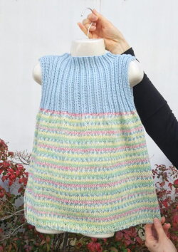 楽天市場 １ ５歳用 ポームベビーカラーとナイフメーラで編む子供用ワンピース ベスト 手編みキット ナスカ 内藤商事 ハマナカ 編み図 編みものキット 人気キット 毛糸 毛糸専門店 手編みオーエン屋