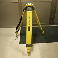 【在庫限り】【お買い得】【中古品】【傷汚れあり】【純正品】TOPCON　精密木製三脚　DW-1ねじれ、振動に…