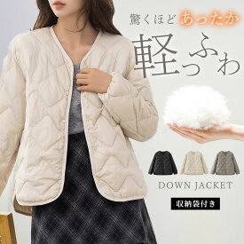 「仕事・プライベートのお供に」ダウン キルティングジャケット アウター レディース 長袖 防寒 軽い きれいめ ショート Vネック セットインスリーブ パイピング 前開き ボタン サイドスリット ポケット 洗濯可 手洗い 厚手 無地 黒 秋 冬