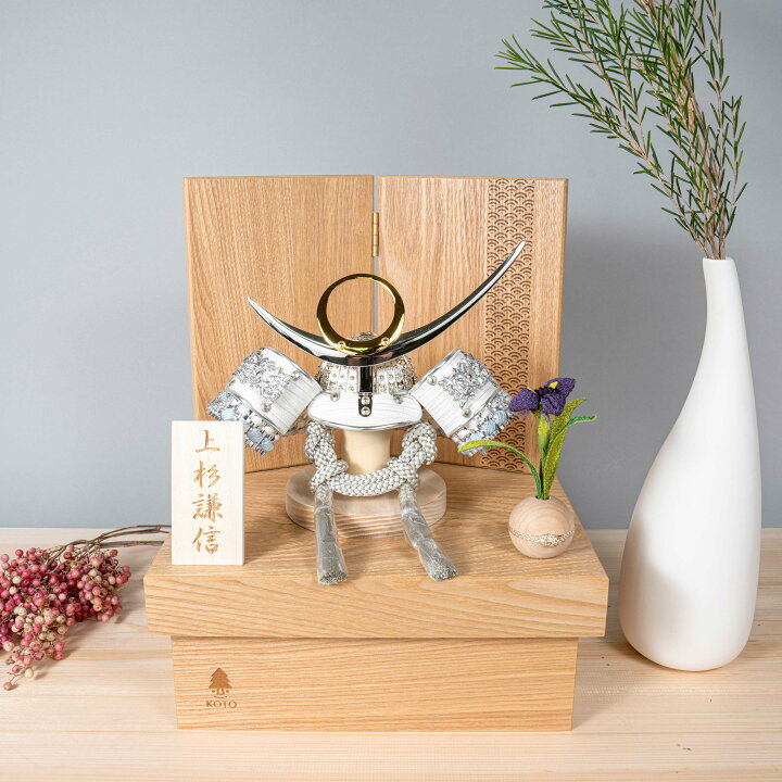 楽天市場 五月人形おしゃれ 0607 かわいい シンプル コンパクト 五月人形 木製兜 かっこいい てづくり モダン ことの兜 銀上杉謙信 収納箱 ナチュラル てづくり工房 木都