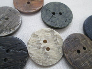 T-885 2つ穴ボタン 22mm 1個