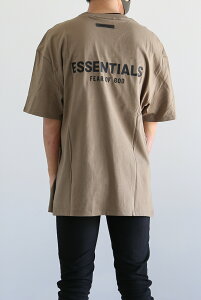 �������� �g�b�v�X FEAR OF GOD FOG ESSENTIALS �t�B�A�I�u�S�b�h �G�b�Z���V�����Y 21SS BACK LOGO S/S TEE / �g�[�v �ԕi�����s��