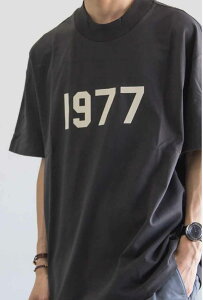 �������� �g�b�v�X FEAR OF GOD FOG ESSENTIALS �t�B�A�I�u�S�b�h �G�b�Z���V�����Y 1977 S/S TEE / �A�C�A�� �ԕi�����s��