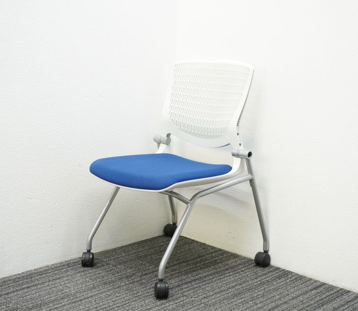 OKAMURA Grata 会議椅子 イス キャスター付き 青 83％以上節約 中古 送料無料 ミーティングチェア 2017年製 オカムラ ホワイトシェル グラータ ブルー 背ヌード 肘無し 品質満点