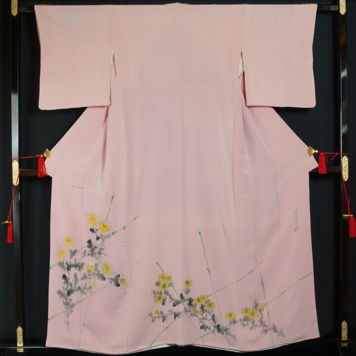 うっすらピンク日本刺繍花文色留袖