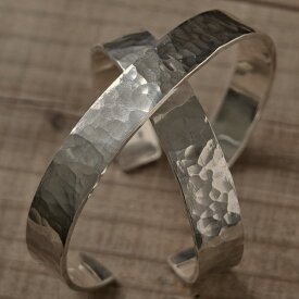 ツチめのバングル(太) ペアバングル ハンドメイド オーダー シルバー 槌目 シンプル 上品 おしゃれ 腕輪 Silver 950 マモる ごつめ ゴツめ 手作り 手づくり テラグラティア Terra-gratia PairBangle