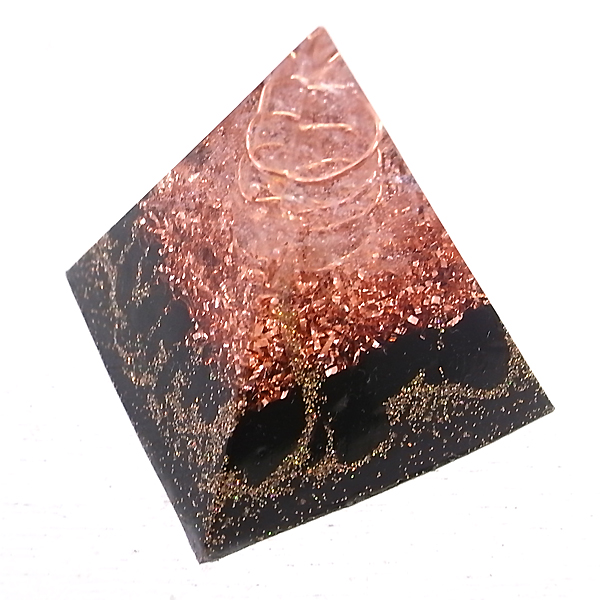 毘殊 Bijyu 海外限定 天然石の持つ不思議な魅力を引き出すアイテム パワーストーンを使った オルゴナイト 新品 送料無料 やサンキャッチャー 置物 スピリチュアル モリオン 黒水晶 ピラミッド型2 ブレスレットを作っています