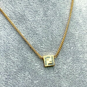 tFfB FENDI tH[Go[ lbNX ^ ǗԍF8107