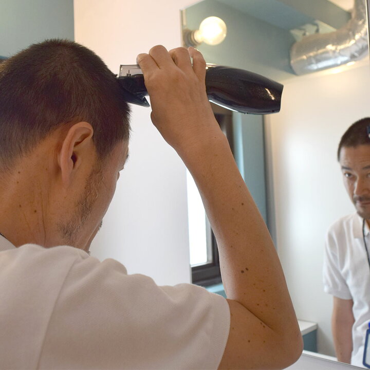 楽天市場 公式 吸引する電動バリカン ヘアスイーパー Cdcpshcb セルフカット 長さ調整 子供 男性 女性 ツーブロック 襟足 坊主 丸刈り ヘアカッター コードレス 充電式 刈り上げ カリアゲ 送料無料 サンコーレアモノショップ