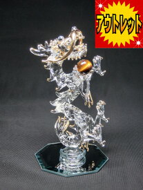 【お買い得！アウトレット】天然 虎目石 持ち 天上 金運 昇龍 小（高さ約12cm）＜風水グッズ・開運グッズ・幸運の置物＞ ハンドメイドガラス 五本指の 皇帝龍の置物 辰年の干支グッズ 八角鏡台座一体型 タイガーアイ 龍 置物 クリスタル 龍の置物